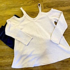 Cold Shoulder top - m